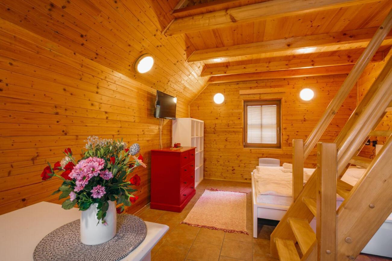 Chalets & Apartments - Base Camp Medvedin Špindlerŭv Mlýn Dış mekan fotoğraf